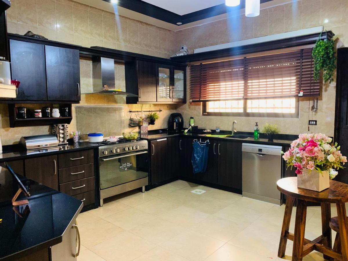 Laura'S Modern Villa Мадаба Экстерьер фото