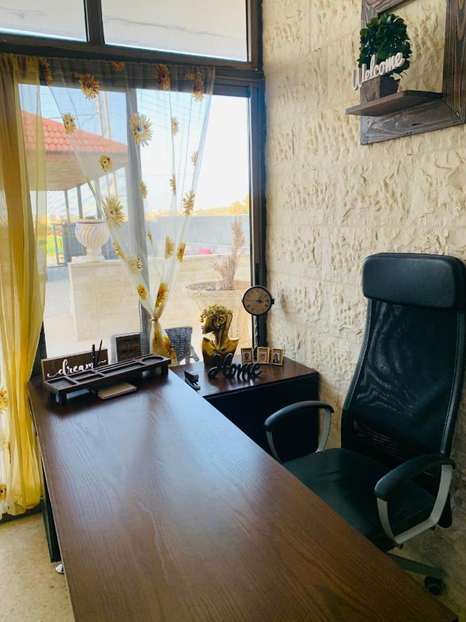 Laura'S Modern Villa Мадаба Экстерьер фото
